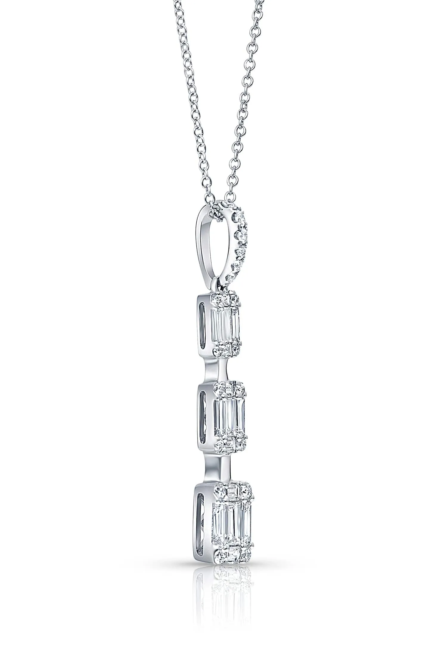 18 kt White Gold Baguette Diamond Cluster Pendant