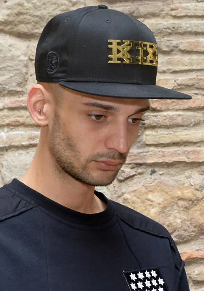 KTZ NEW ERA METAL BADGE SNAPBACK CAP BLACK/GOLD